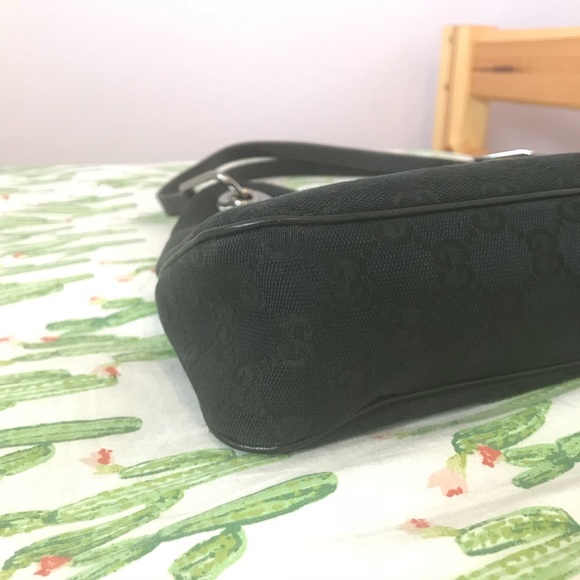 Black GG Canvas Gucci Eclipse Shoulder Bag - Picture 5 of 8